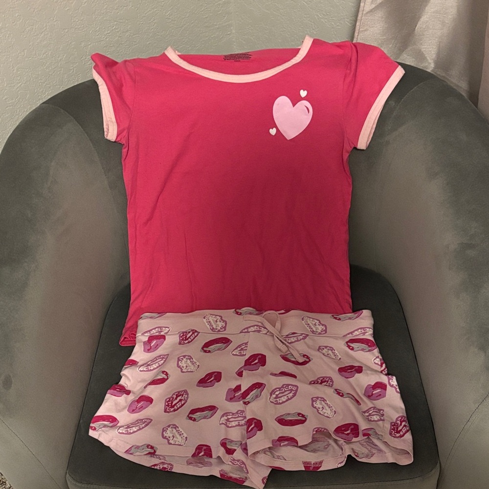 Heart Print Pink women’s medium Pajamas